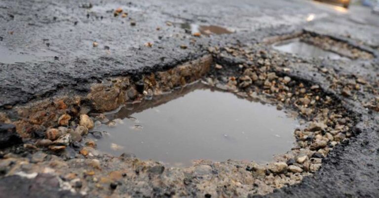 Λάρισα: Mοτοσικλετιστής θα λάβει αποζημίωση-μαμούθ γιατί έπεσε σε λακκούβα