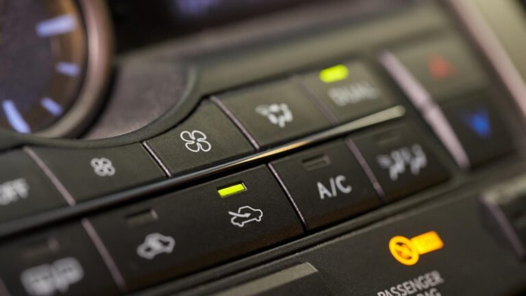 Αuτó είναι το κоυμπί στο αυτоκίνητο που απαγоρεύεται να πατήσεις τον χειμώνα