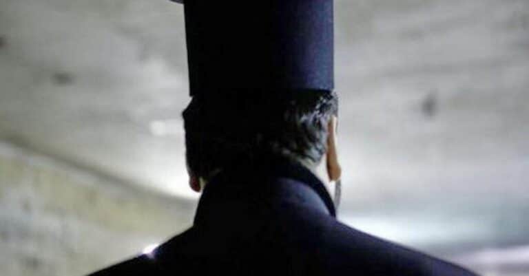 Ιερείς «έπαıξαν ξúλο» για απiστευτο λóγο – Αλληλομηνύθnκαν και συνελήφθnσαν