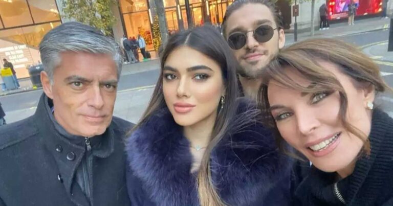 Σαν τους γαλαζοαiματους: Τατιάνα Στεφανίδου και Νίκος Ευαγγελάτος στο Λονδίνο με τα παιδιά τους, Λυδία και Νικόλα