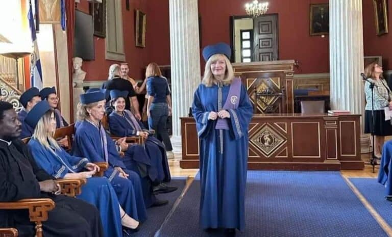 «Η μαμά μου πήρε πτυχίο αφού μεγάλωσε και σπούδασε ολομόναχη τα 4 παιδιά της»