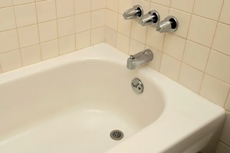 Ο γιος μου είναι 14 ετών και τον κάνω εγώ μπάνιο ακόμα. Τόσο κακό είναι;