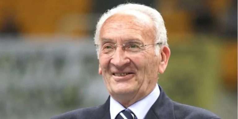 Έφυγε από τη ζωή ο Βασίλης Γεωργίου – Η θρυλική φωνή που περιέγραψε την κατάκτηση του Κυπέλλου Κυπελλούχων μπάσκετ από την ΑΕΚ