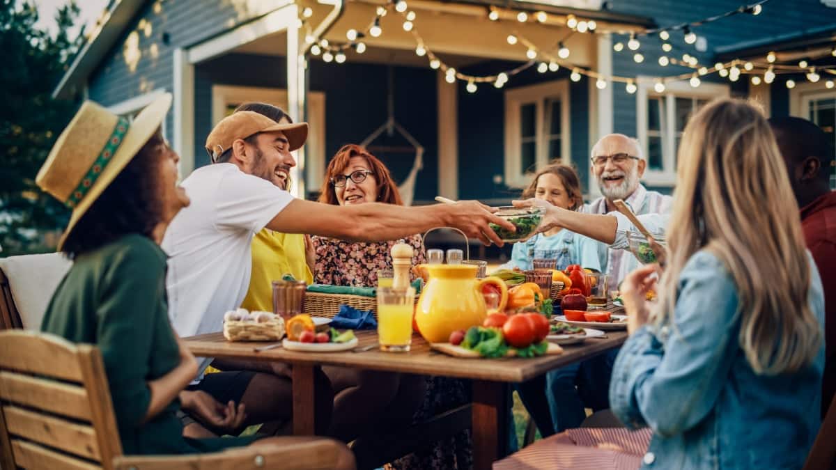 vegan vegetarian family 2227481335 1