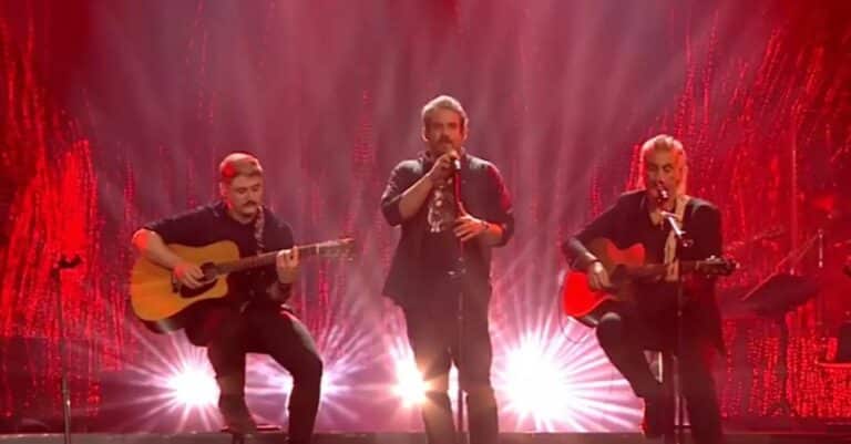 Ο Πυγμαλίων Δαδακαρίδης τραγούδησε με τους Πυξ Λαξ στο «Σπίτι με το MEGA»