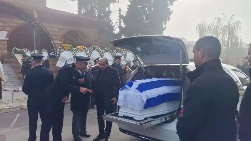 32xronos astinomikos 4