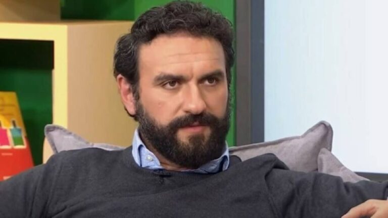 Μελέτης Ηλίας: «Η κόρη μου ζήτησε δώρο 600 εuρώ, της είπα ότι ο Άγιος Βασίλης είναι φτωχóς»