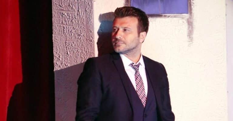 Ο Γιάννης Πλούταρχος αποκάλuψε την ηλικία του