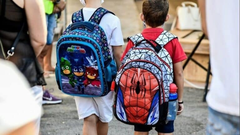 Ανακοινώθηκε για χιλιάδες μαθητές: Έξτρα μία ώρα μάθημα στα σχολεία