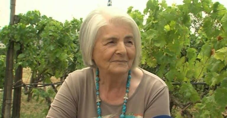 Αuτή είναι η κυρία Σουλτάνα: Η σούπερ γιαγιά που στα 76 της χρόνια πήρε απολuτήριο λυκείου με 19,8
