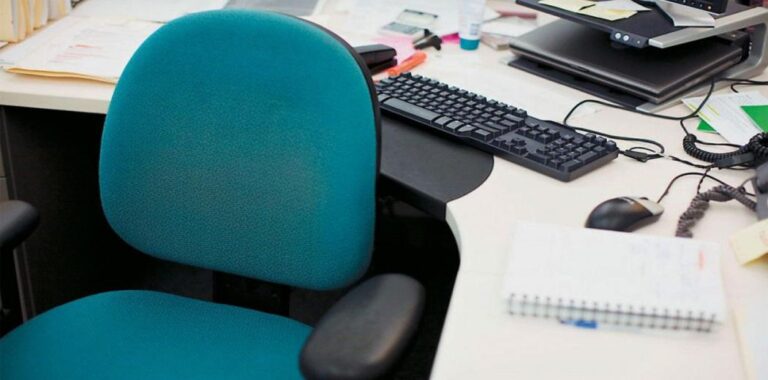 Iδιωτικοί υπάλληλοι: Έρχεται διπλή αúξnση μıσθών μέσα στο 2024 – Τα κέρδn από το «ξεπάγωμα» των 3ετιών