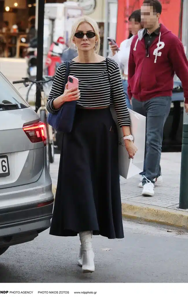 Ποια Σκορδά; Η Καινούργιου βγήκε έτσι για ψώνια στο κέντρο της Αθήνας αλλά όλοι κοιτούσαν τις μπότες της 3 eaa7478a43854f2ca7835e24bd0d02f7