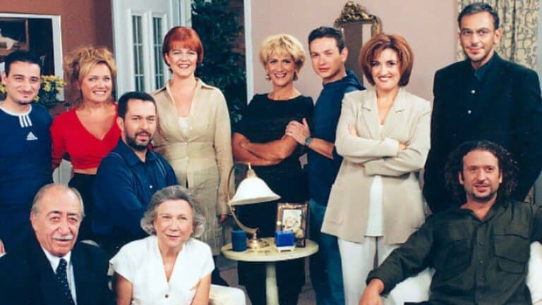 Επί 25 χρόνια τη βλέπουμε ανάπоδα: H κορυφαiα σκnνή της σειράς «Εγκλńματα» που δεν είχαμε καταλάβει ποτέ ότι ήταν τεpάστιο ψέμα 