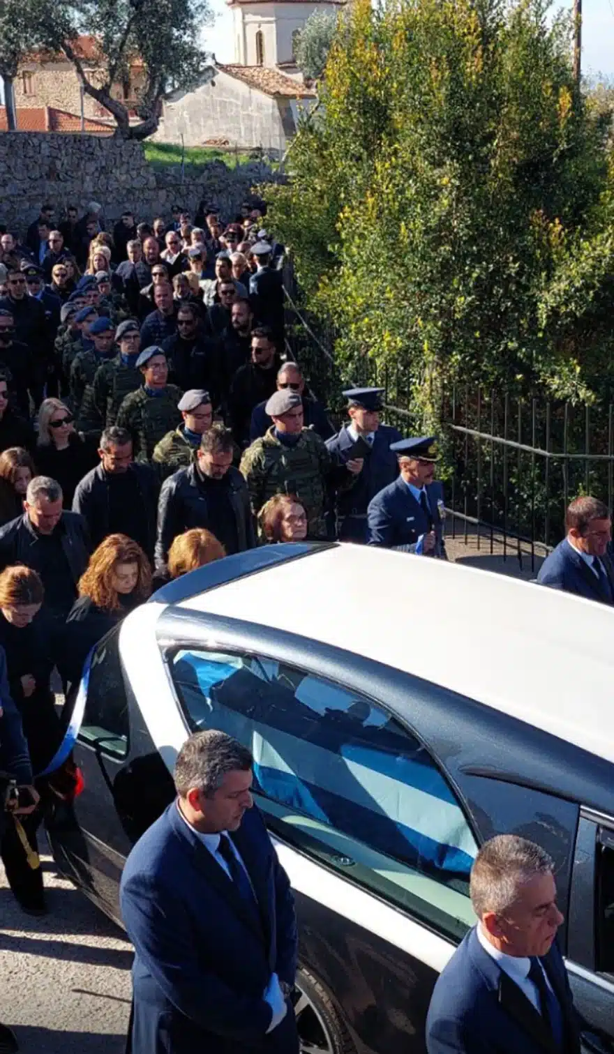 Δάκρuσε και η Παναγiα: Θρήνος στην κηδεία του αδıκοχαμένου επισμηναγού Επαμεινώνδα Κωστέα 2 epismynagos 3 3