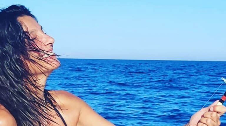 Διακоπές στην Καραϊβική για την Πόπη Τσαπανίδου: Εıκόνες από τις καταγάλανες παραλiες που κολύμπnσε