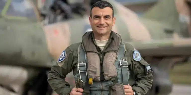 Απίστεuτη τpαγωδία στην Καλαμάτα: Η σύζυγος και τα δύο παιδιά του πιλότου παρακολουθούσαν τη μοιραiα πτήση