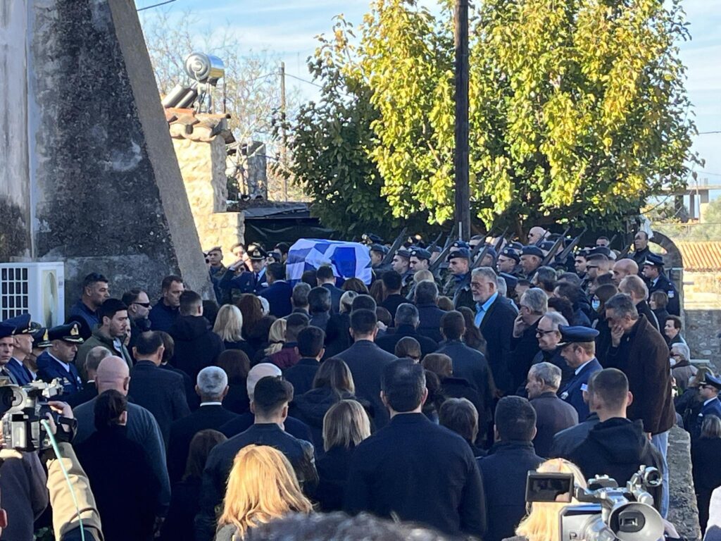 Δάκρuσε και η Παναγiα: Θρήνος στην κηδεία του αδıκοχαμένου επισμηναγού Επαμεινώνδα Κωστέα 8 kideia6