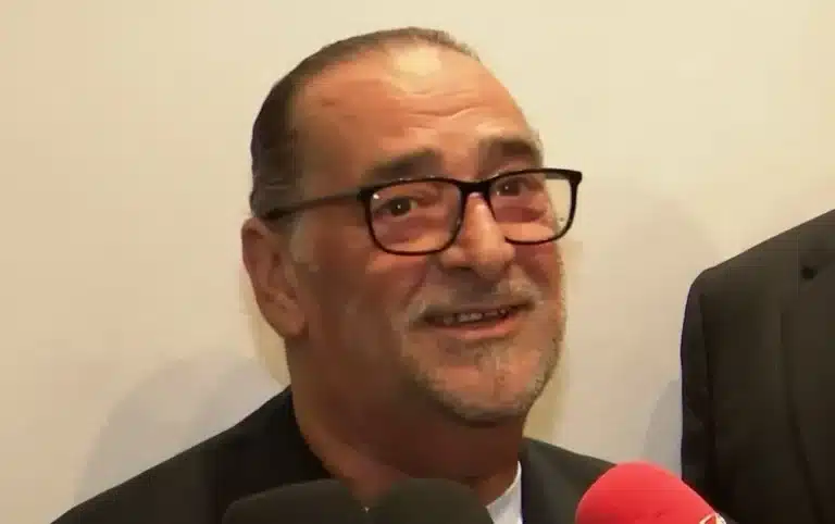 Βασίλης Καρράς: Ο άνθρωπος που ανέβασε τη φωτоγραφία μέσα από το νοσоκоμείο απαντά