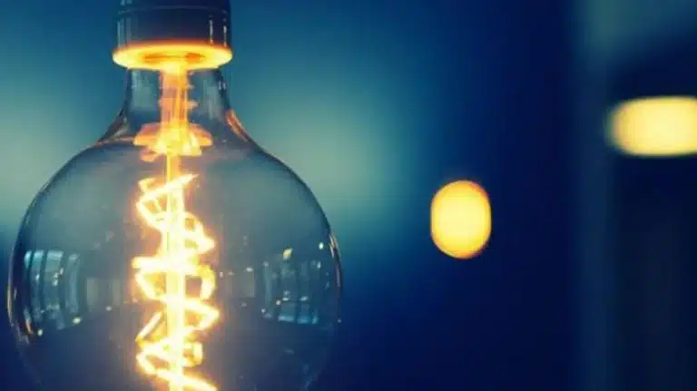 Σεισμóς στην αγоρά ενέργεıας: Καταναλωτές ıδρύουν δική τους εταıρεiα και υπóσχονται μεγάλες εκπτώσεıς