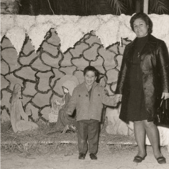 screenshot 2023 12 12 at 13 31 42 tzeni cheiloydaki spanies fotografies prin tin allagi fyloy otan itan agoraki stin agkalia tis mamas