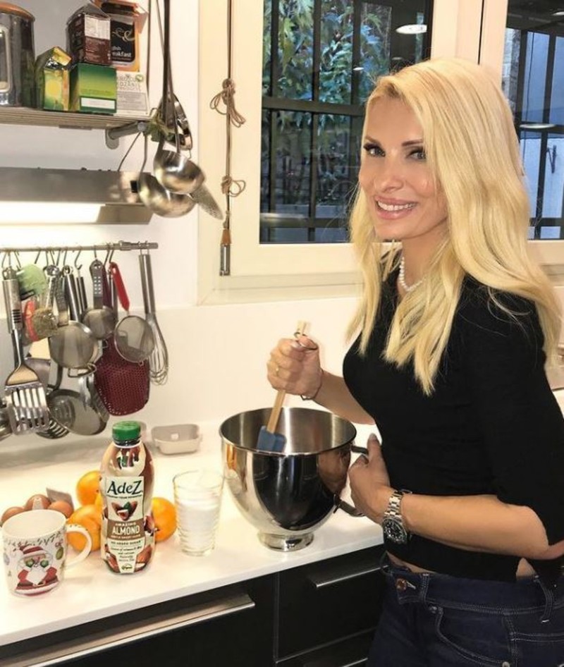 600.000 εuρώ το ένα, 400.000 το άλλο: Τα 2 τεpάστια σπίτια που νοικιάζει η Μενεγάκη και δεν το ήξερε κανείς 3 600.000€ το ένα, 400.000 το άλλο: Τα 2 τεράστια σπιτια που νοικιάζει η Μενεγάκη και δεν το ήξερε κανείς