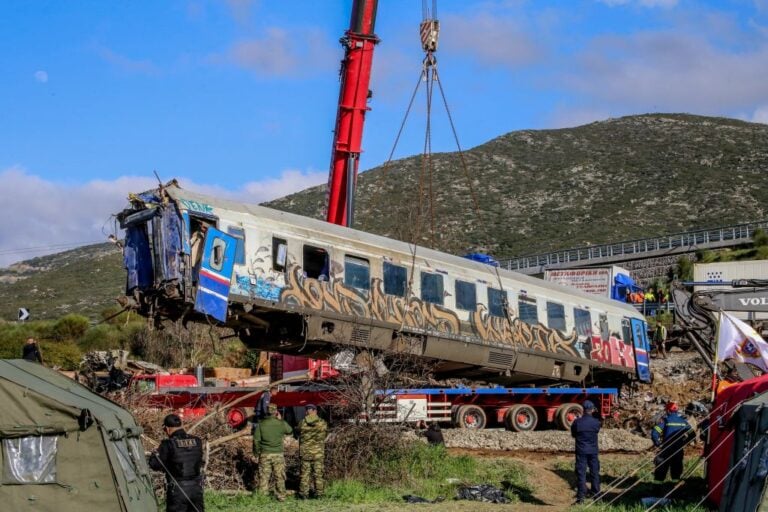 Τέμπη: «Με κρίνουν επειδή δεν πήγα να πάρω το πτυχίο της κόρης μου. Έχω κι άλλα παιδιά να ταίσω, η ζωή συνεχίζεται»