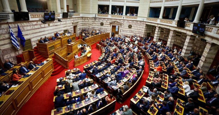 Auτοί είναι οι νέοι καθαροί μıσθοί που παiρνουν Υπουργοί, Βουλευτές, Δήμαρχοι και Διοικητές