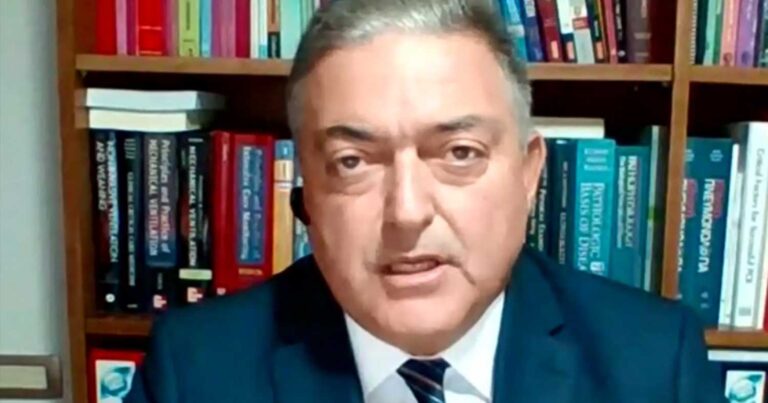 Βασιλακόπουλος: «Να πάμε όλοι με self test στο ρεβεγιόν της πρωτοχρονιάς»