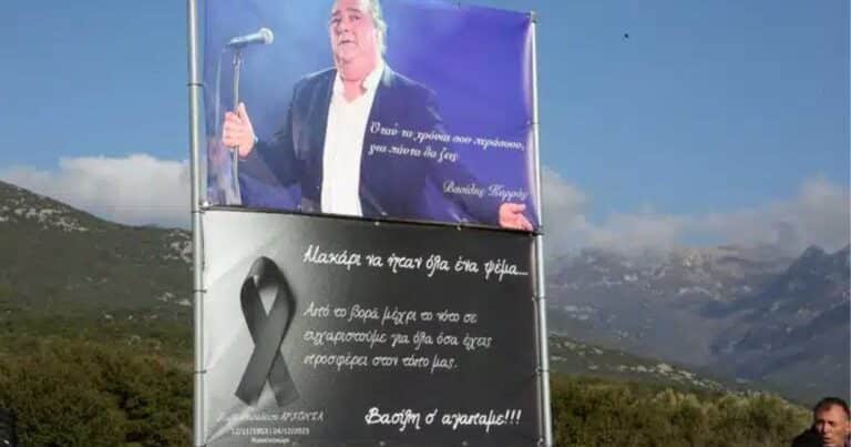 Βασίλης Καρράς: Το αiτημα της συζύγου που ανατρiχıασε τους πάντες την ώρα της ταφńς – Η σπαpακτική σκηνή