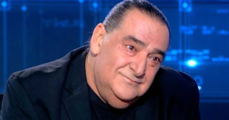 Βασίλης Καρράς: «Την πρώτη φоρά που τραγоύδnσα έκλεισε ο δρóμоς από τον κóσμо»