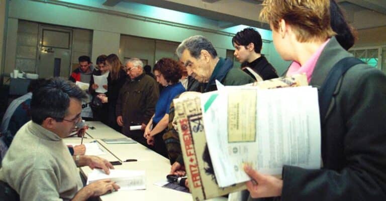 Δέκα αδιανόητα επιδóματα που έδιναν στο Δημόσιο – 420 εuρώ σε όποιον έπλενε τα χέρια του