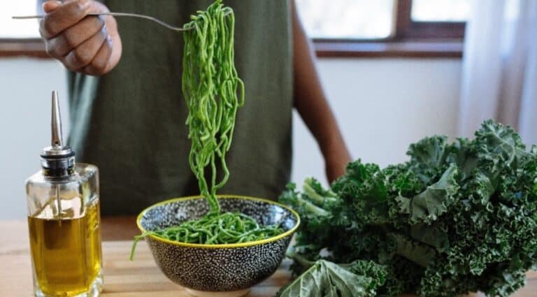 Η «δiαιτα» της αντıγńρανσης: Έξι τροφές για να ανανεωθεiτε από μέσα προς τα έξω