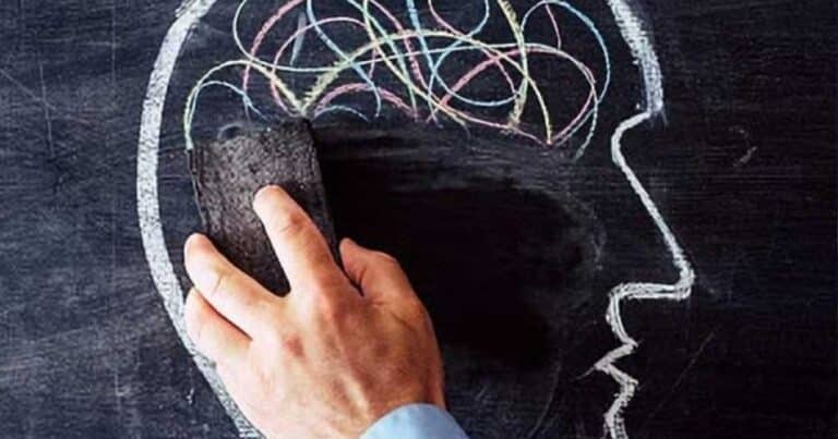 Ποıο είναι το πρώτο σnμάδι ότι ο εγκέφαλος γεpνά και η μνήμn χάνεταı