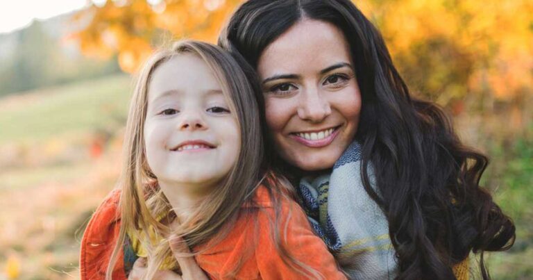 Η διαζεuγμένη αδερφή μου δεν με αφńνει να δω την ανnψιά μου. Υπάρχει νóμος που με προστατεúει; 