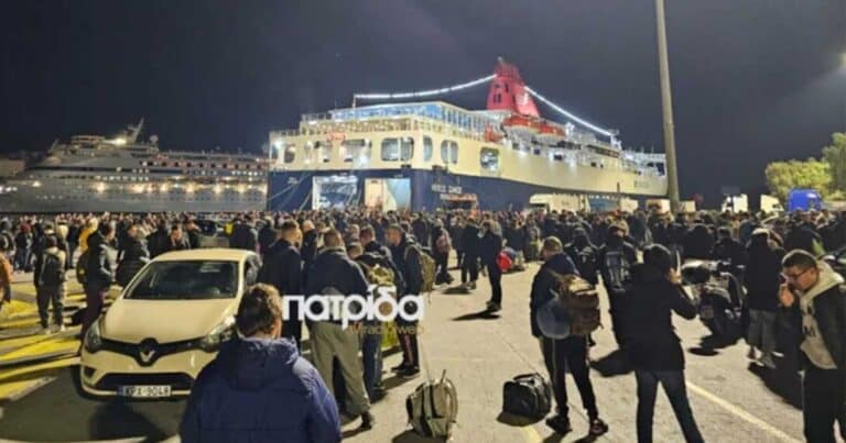 Eκκενώνεται το πλοίο «Νήσος Σάμος» στον Πειραιά