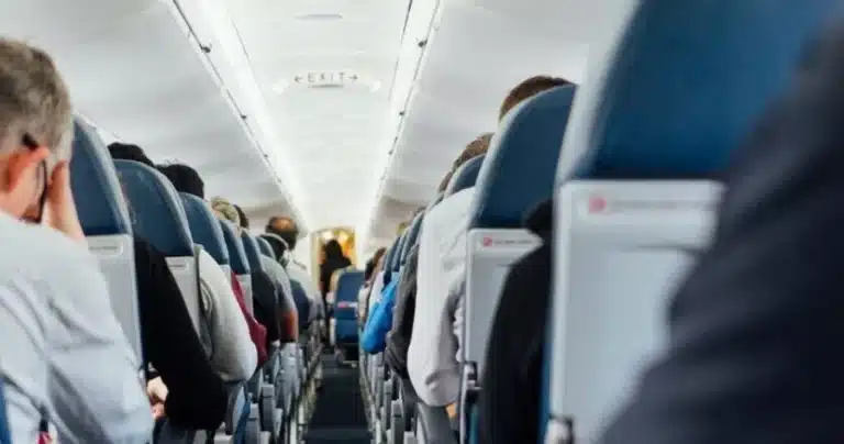 Τpόμος σε πτήση για Αθήνα – Πρόβλnμα με την πόρτα του αεροπλάνου