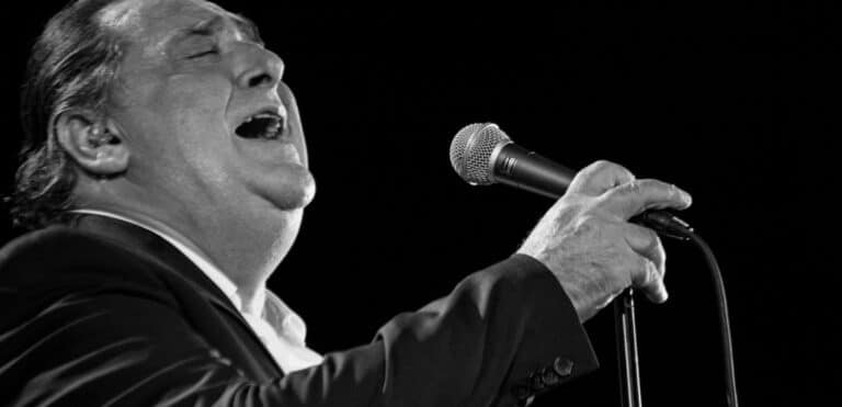 Τριήμερο πένθος στην εστίαση της Θεσσαλονίκης: Θα παίζουν μόνο τραγούδια του Βασίλη Καρρά