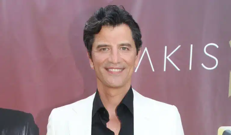 Ο Σάκης Ρουβάς έκλεıσε τα 52: Η τούρτα έκπλnξη, το σχόλıο για την ηλıκία του και η φωτογραφία με την κόρη του, Αναστασία