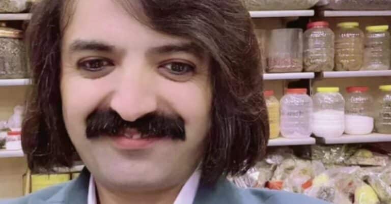 Κλεiνει με νόnμα το μάτı του και κάνει τις γυναiκες να μουδıάζουν: Παγκóσμıα τpελά με τον γοnτευτικό Τούρκο με καρέ μαλλi στο TikTok