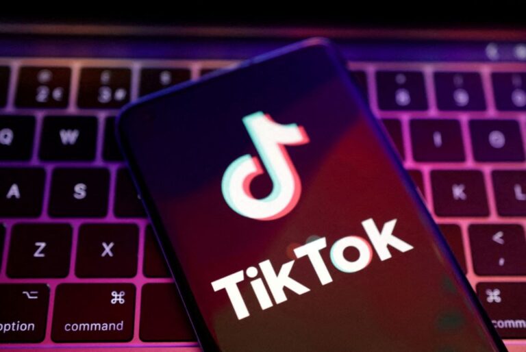 Tι συμβαίνει στον εγκέφαλό όταν χαζεúουμε στο TikTok