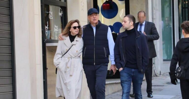 Νίκος Δένδιας: Σπάνια δημόσια εμφάνιση με τη σύζυγό του Δάφνη και τον γιο τους, Στέφανο