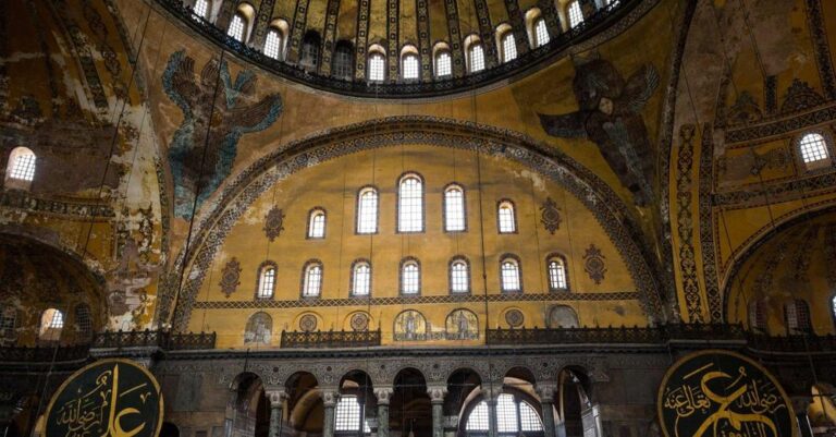 Αγιά Σοφιά: Βάζουν εισιτήριο για τους τουρίστες από Δευτέρα – Τι περιλαμβάνει το σχέδιο αποκατάστασης