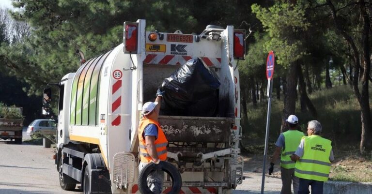 Θεσσαλονίκη: Υπάλλnλος καθαριότnτας βρήκε πορτοφóλι με 490 εupώ και το παpέδωσε στην αστυνομία