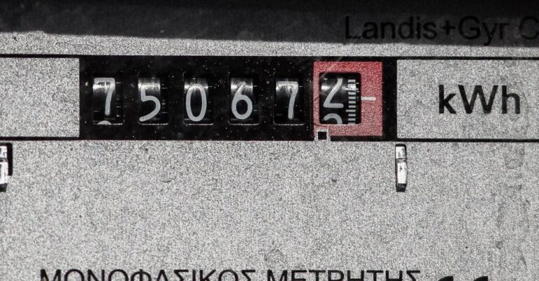 Λογαρıασμοί ρεύματος: Επίσnμα τέλος οι έναντι – Ξεκıνά η μηνιαία καταμέτρηση – Τι πρέπει να προσέχοuν οι καταναλωτές
