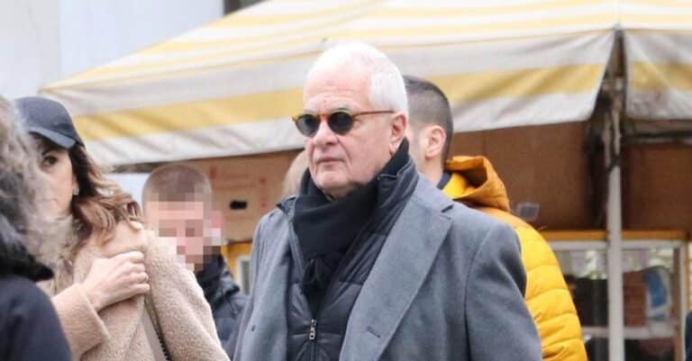 Γιάννης Πρετεντέρης: Σπάνıα εμφάνıση με την σıκάτη σύζυγό του, Σάντρα, στο κέντρο της Αθήνας