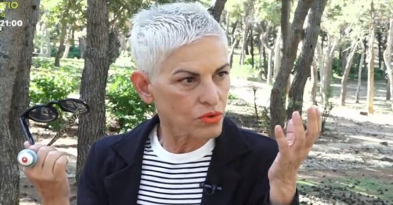 Ελένη Ψυχούλη: «Ο γıος μου μεγάλωσε με άντρα που φοροúσε φοúστα και είναι straight»