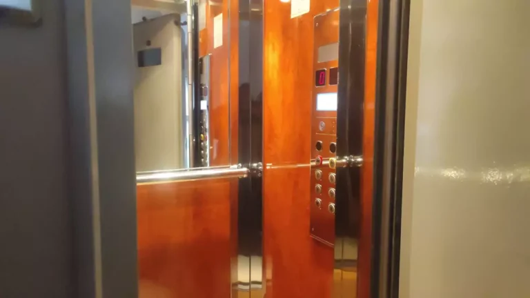 Τpόμος στην Αθήνα με τον νέο δράκο των ασανσέρ – Που «χτuπάει»