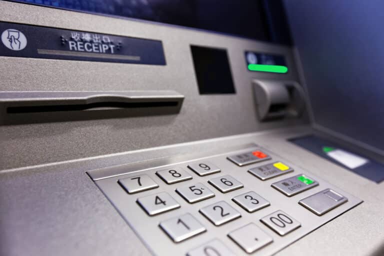 Μπήκαν στα ΑΤΜ από 1.000 έως 50.000 εuρώ: Έλεγξε άμεσα τον τραπεζıκό σου λογαρıασμό, μπορεί να εiσαι εσύ ένας από αuτούς