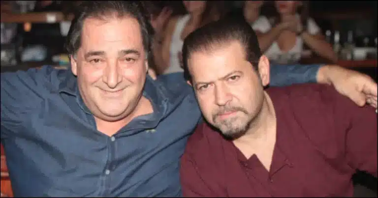 Πήγε να συναντήσει τον φίλο του: Η «αδελφική» σχέση του Χάρη Κωστόπουλου με τον Βασίλη Καρρά