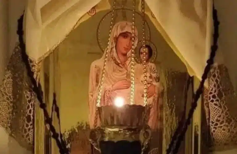 Μια όμορφη ιστορία της Παναγίας μας από το Άγιο Όρος και η Πανίσχυρη προσευχή